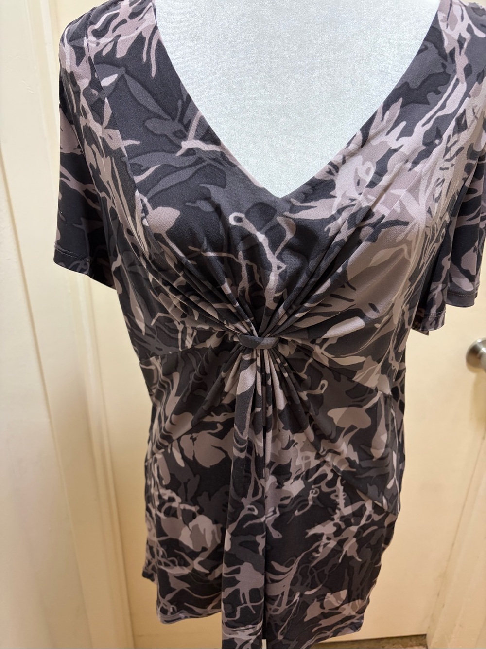 envy Gray & Charcoal Abstract Knot-Front Top